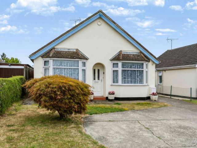 Bungalow for sale in Chipping Hill, Essex