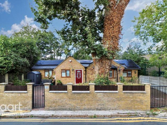 Bungalow for sale in Wood Street, Cat Hill