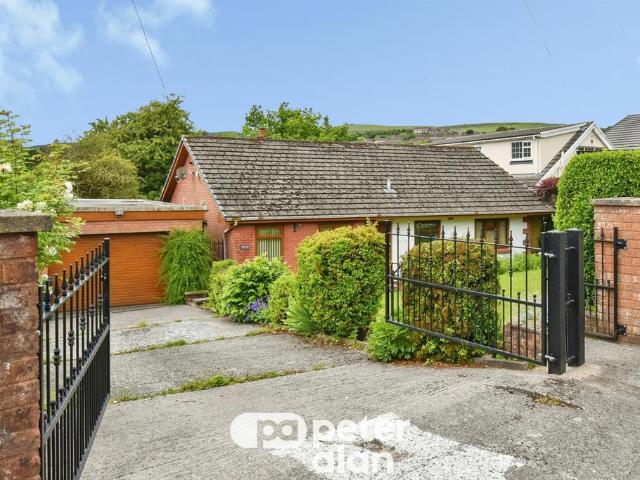 Bungalow for sale in Vaynor, Wales