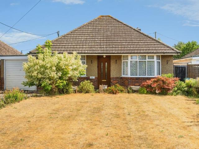 Bungalow for sale in Weston Turville