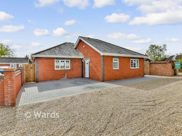 Bungalow for sale in The Butts, Kent