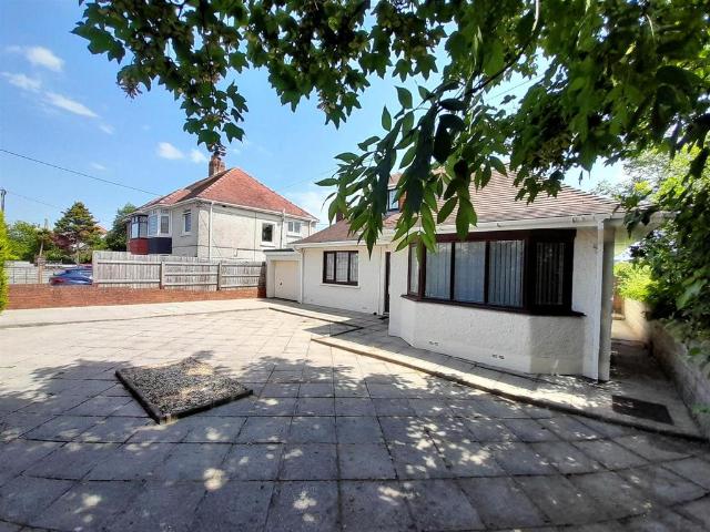Bungalow for sale in Halfway, Dafen