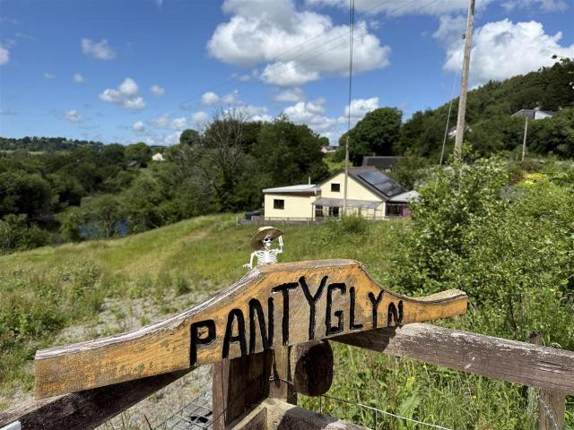 Bungalow for sale in Llanybydder, Wales