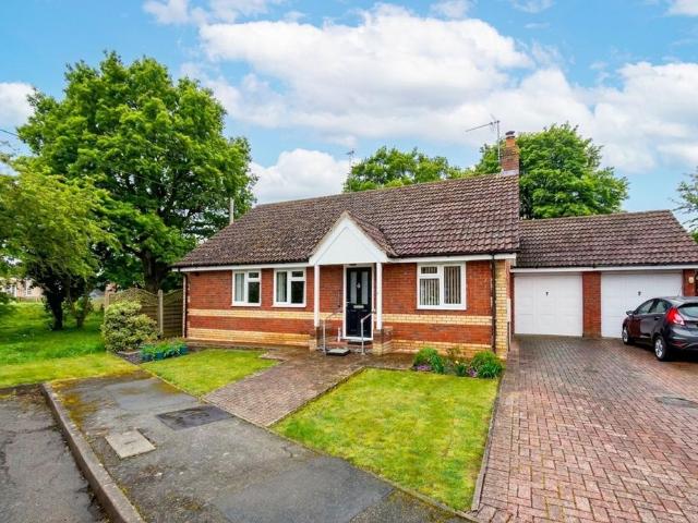 Bungalow for sale in Chelmondiston, Suffolk