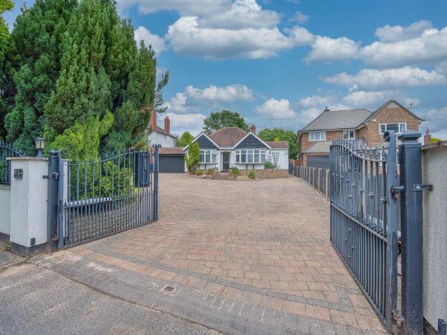 Bungalow for sale in Landywood, Great Chatwell