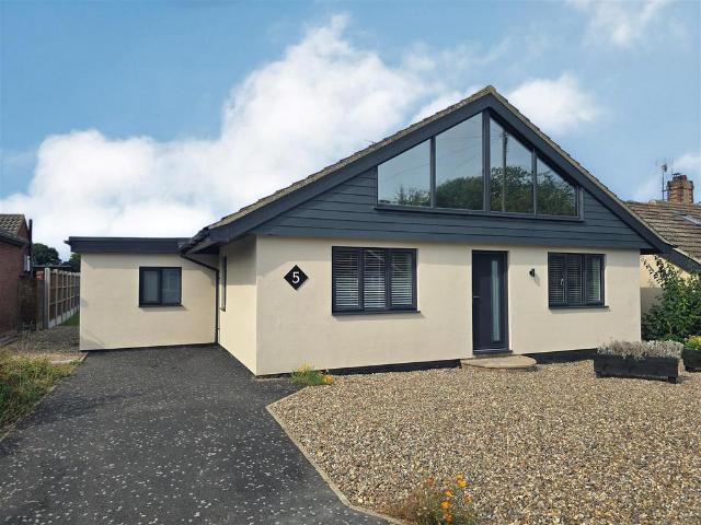 Bungalow for sale in Stokesby, Norfolk