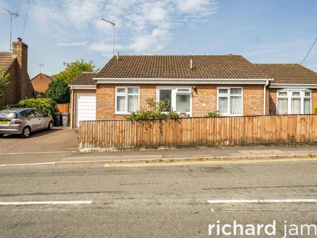 Bungalow for sale in Vastern, Wiltshire