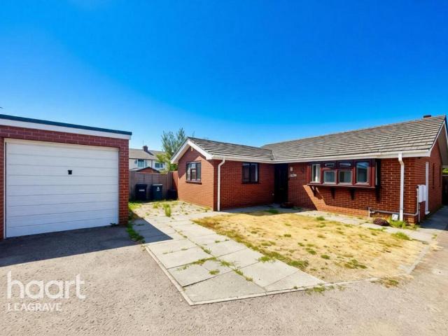 Bungalow for sale in Spring Park, Luton