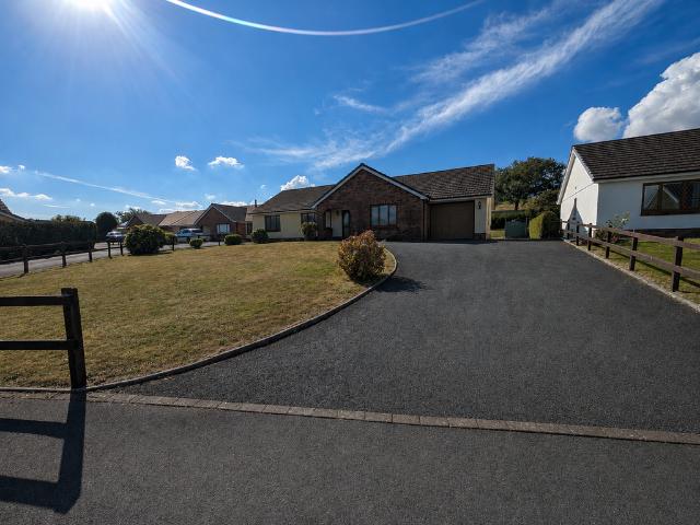 Bungalow for sale in Llannon, Tumble