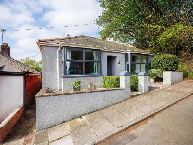 Bungalow for sale in Gwaelod-y-garth, Wales