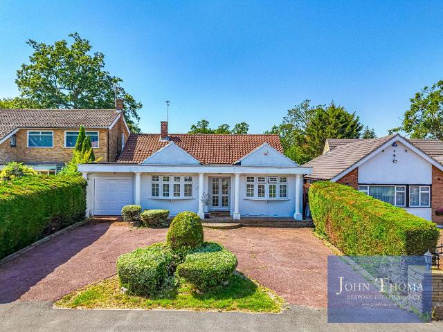 Bungalow for sale in Chigwell, Epping
