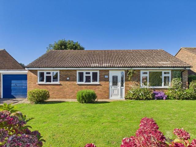 Bungalow for sale in Capel-le-Ferne, Dover