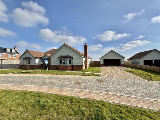 Bungalow for sale in Burnham-on-Crouch, Maldon