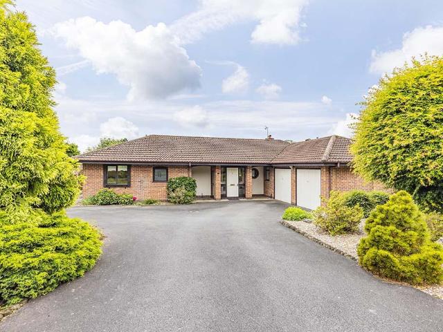Bungalow for sale in Woodborough, Gedling