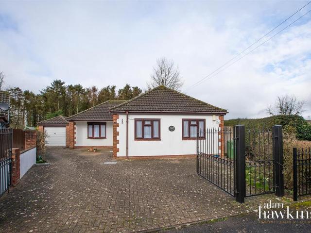 Bungalow for sale in Bradenstoke, Wiltshire