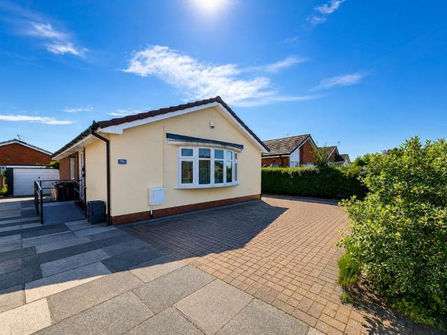 Bungalow for sale in Crossens, Sefton