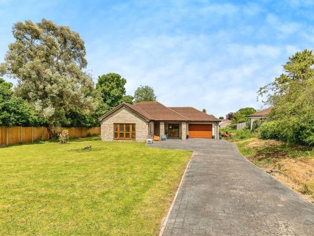 Bungalow for sale in Feckenham, City Of Bristol
