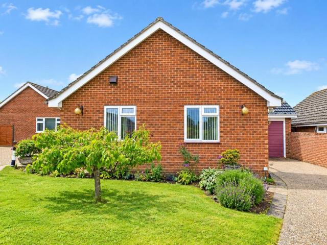 Bungalow for sale in Hundon, West Suffolk