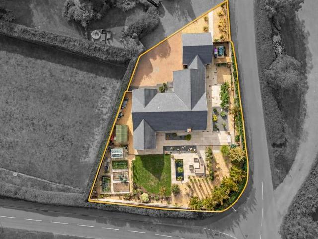 Bungalow for sale in Barholm, Lincolnshire