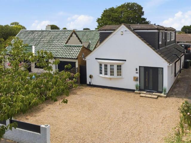 Bungalow for sale in Goffs Oak, Broxbourne