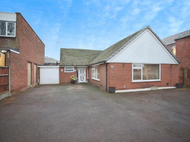 Bungalow for sale in Chilvers Coton, Camp Hill