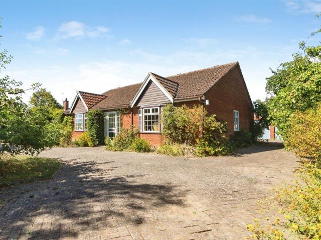 Bungalow for sale in Eastbridge, Suffolk