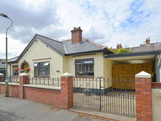 Bungalow for sale in Spring Gardens, Frankwell