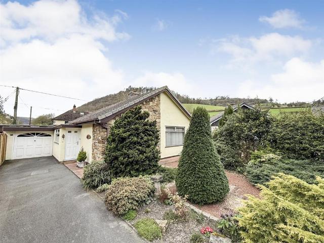 Bungalow for sale in Pontfadog, Wales