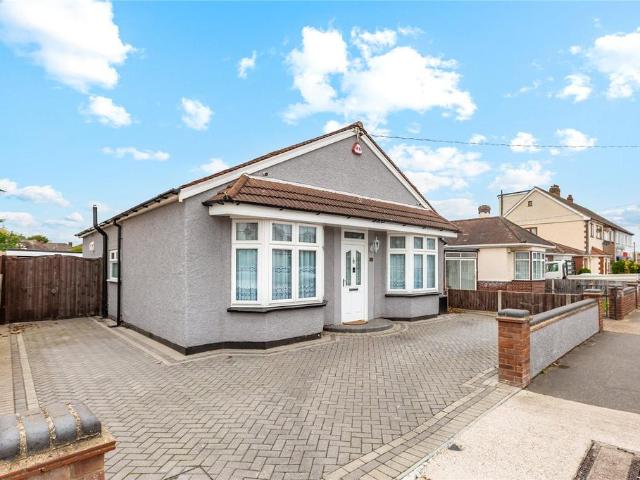 Bungalow for sale in Rainham, Cat Hill