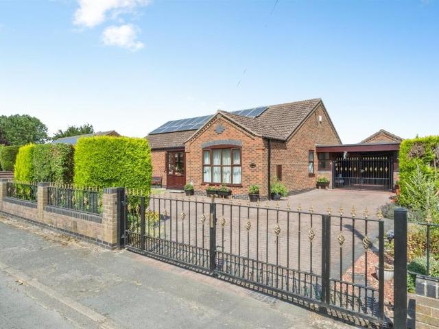 Bungalow for sale in Amcotts, North Lincolnshire