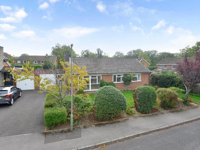 Bungalow for sale in Cranleigh, Waverley