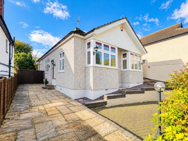 Bungalow for sale in Bridgen, Greater London