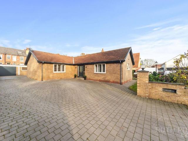 Bungalow for sale in Ackworth Moor Top, West Yorkshire