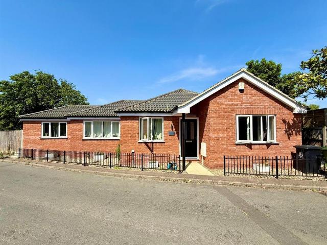 Bungalow for sale in Stokesby, Norfolk