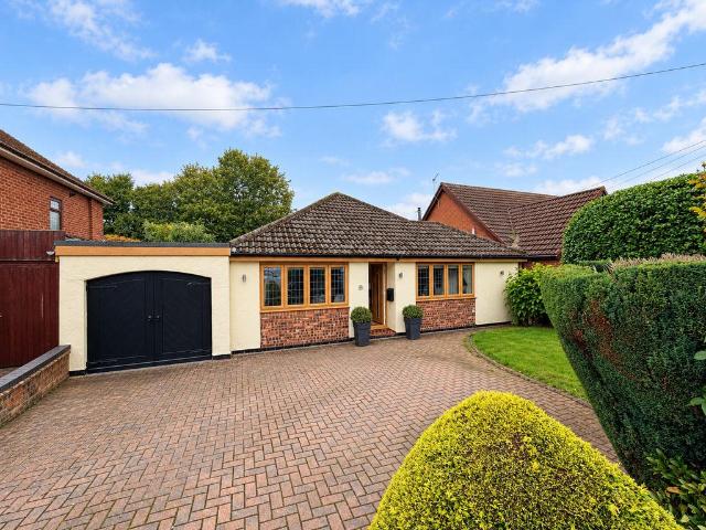 Bungalow for sale in Landywood, South Staffordshire