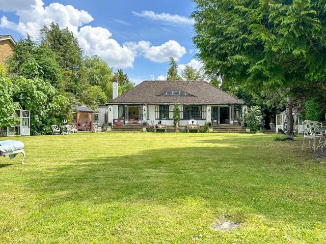 Bungalow for sale in Wraysbury