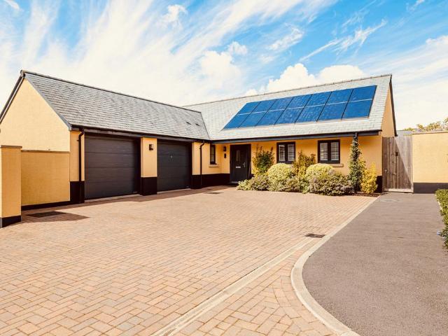Bungalow for sale in Strode, Devon