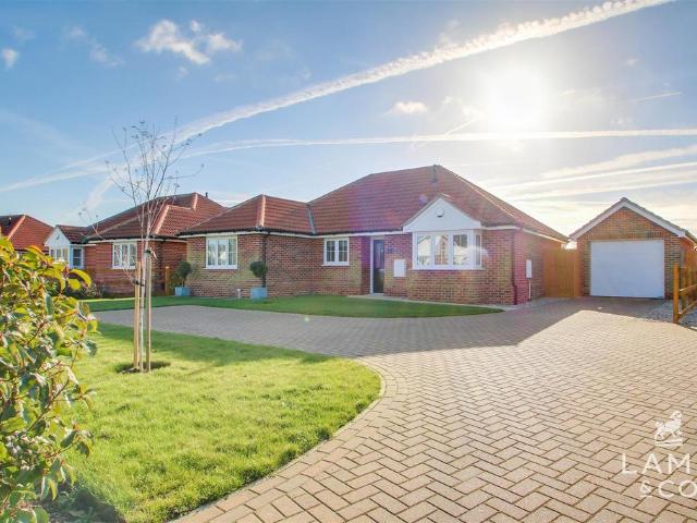 Bungalow for sale in Weeley, Dale Hill