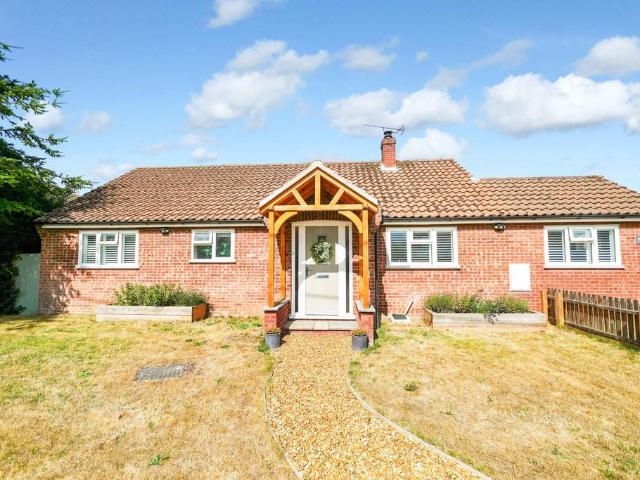 Bungalow for sale in Roughton, Comers