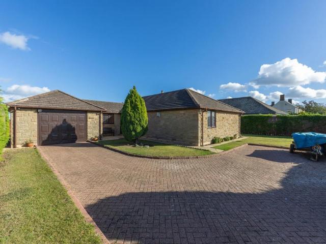Bungalow for sale in East Chevington, Broomhill
