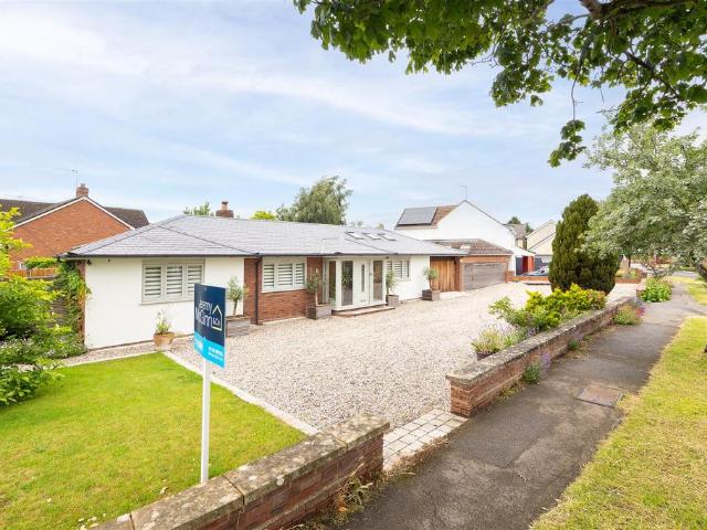 Bungalow for sale in Tiddington, Alderminster