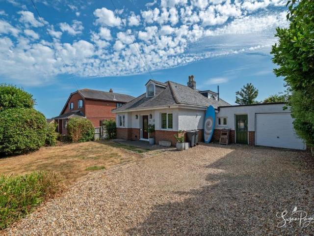 Bungalow for sale in Binstead, Ryde