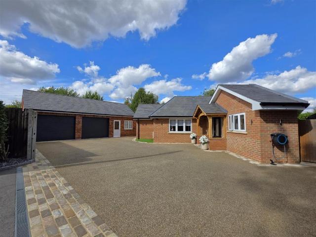 Bungalow for sale in Fole, Surrey
