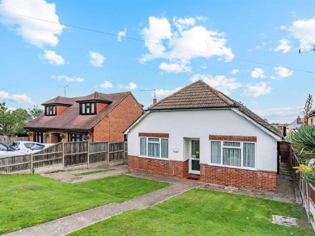 Bungalow for sale in Seasalter, Canterbury