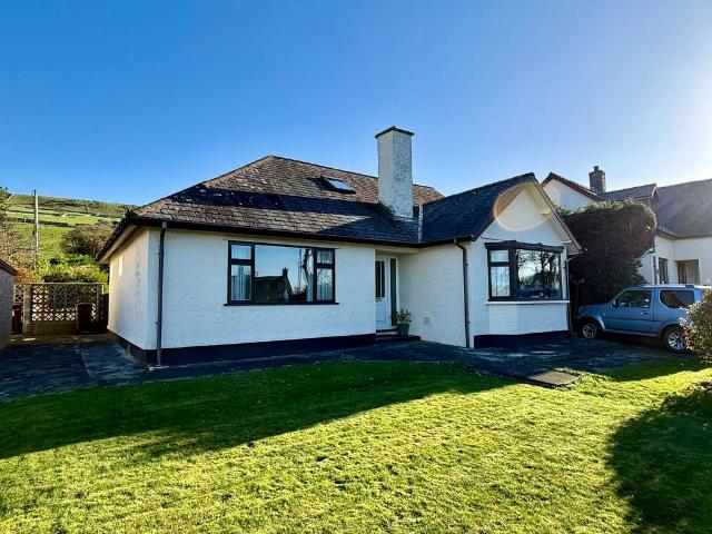 Bungalow for sale in Llwyngwril, Wales