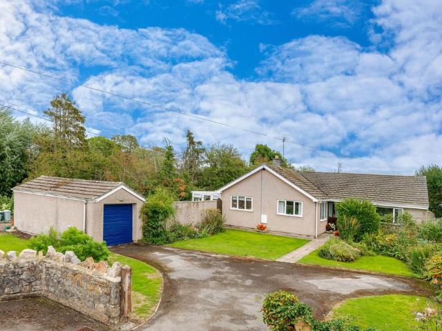Bungalow for sale in Hewish, North Somerset