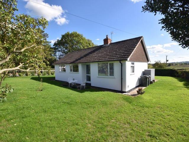 Bungalow for sale in Rochford, Forthampton