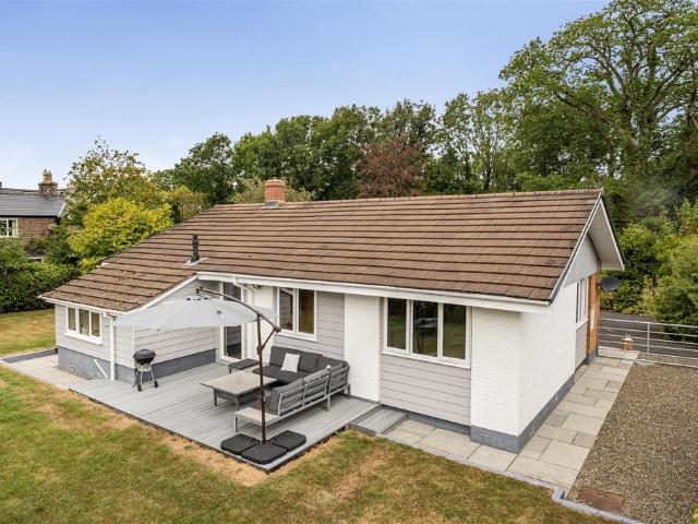 Bungalow for sale in Llanbadarn Fynydd, Wales