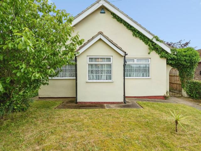 Bungalow for sale in Belton with Browston, Stokesby