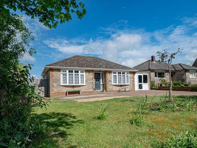 Bungalow for sale in Havenstreet, Isle Of Wight